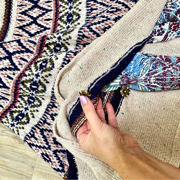 Wool blend poncho knit sweater w Aztec/southwestern/praire/fairisle/cottage vibe - Picture 11 of 12